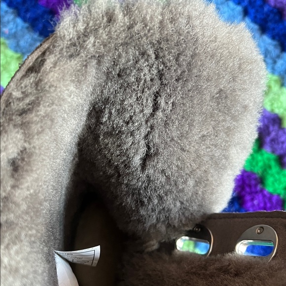 UGG BOOTS Grey with turn locks - Picture 10 of 11